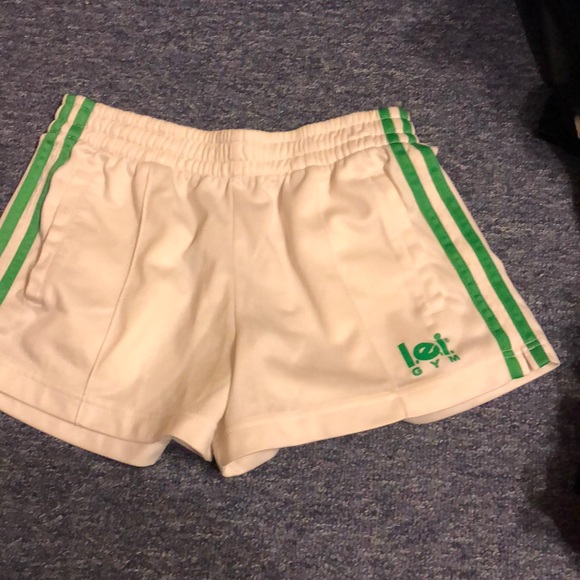 LEI cream green shorts size m with pockets - Picture 1 of 3